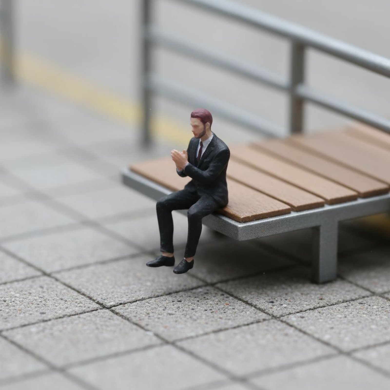 Figura de Hombre Sentado a Esc - Men'S Suit Accessories reseña y precio